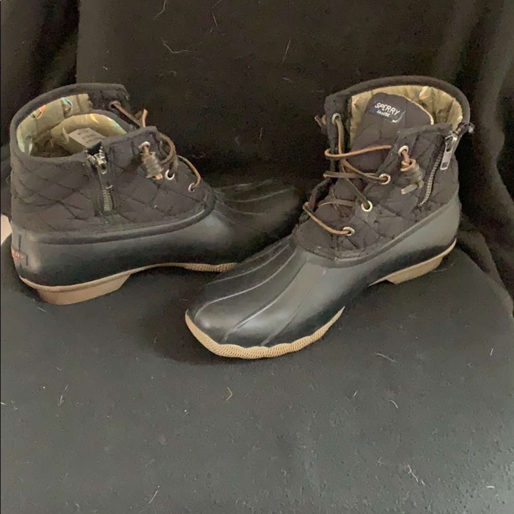 Black sperry quilted duck boots